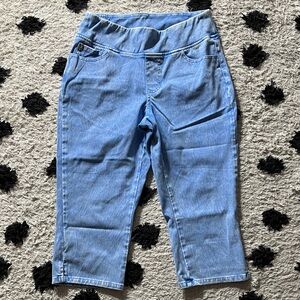 Belle size 8P Light Blue Denim Capri Pants